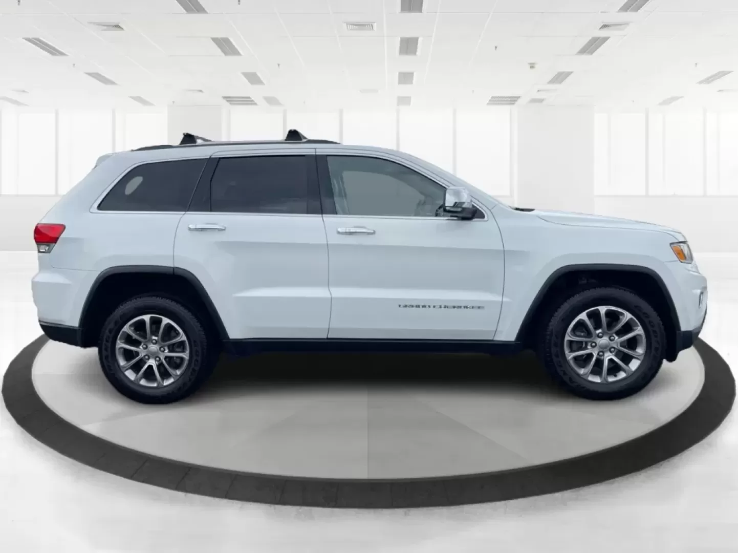 2016 Jeep Grand Cherokee Limited (1C4RJFBG9GC) with an Other engine, located at 1230 East Main St, Xenia, OH, 45385, (937) 908-9800, 39.688026, -83.910172 - ### Discover Adventure with the 2016 Jeep Grand Cherokee Limited at Advantage Car and Credit in Fairborn, OH!<br /> <br /> Are you ready to elevate your weekend adventures or tackle your daily commute with style and confidence? The 2016 Jeep Grand Cherokee Limited is the perfect SUV for those who cr - Photo#1