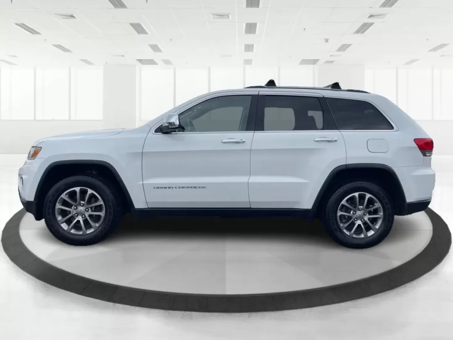 2016 Jeep Grand Cherokee Limited (1C4RJFBG9GC) with an Other engine, located at 1230 East Main St, Xenia, OH, 45385, (937) 908-9800, 39.688026, -83.910172 - ### Discover Adventure with the 2016 Jeep Grand Cherokee Limited at Advantage Car and Credit in Fairborn, OH!<br /> <br /> Are you ready to elevate your weekend adventures or tackle your daily commute with style and confidence? The 2016 Jeep Grand Cherokee Limited is the perfect SUV for those who cr - Photo#5
