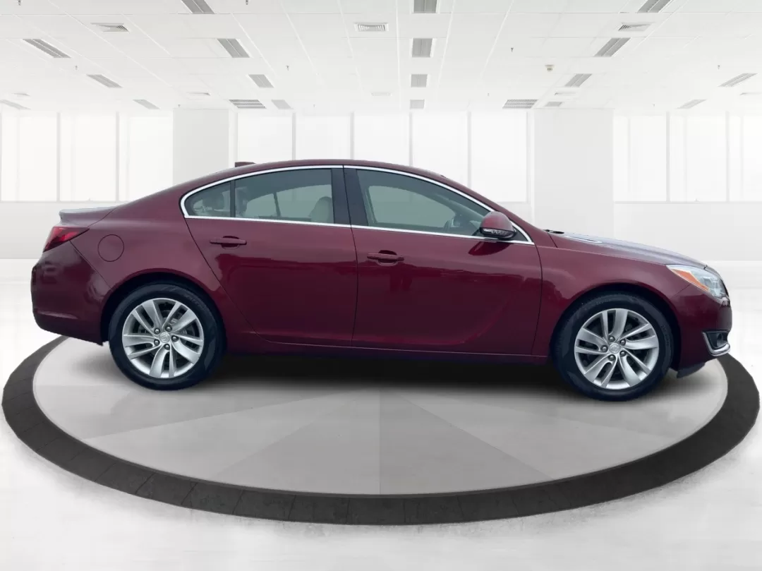 2017 Buick Regal Turbo (2G4GM5EX5H9) with an 2L I-4 gasoline direct injection engine, located at 1230 East Main St, Xenia, OH, 45385, (937) 908-9800, 39.688026, -83.910172 - Photo#1