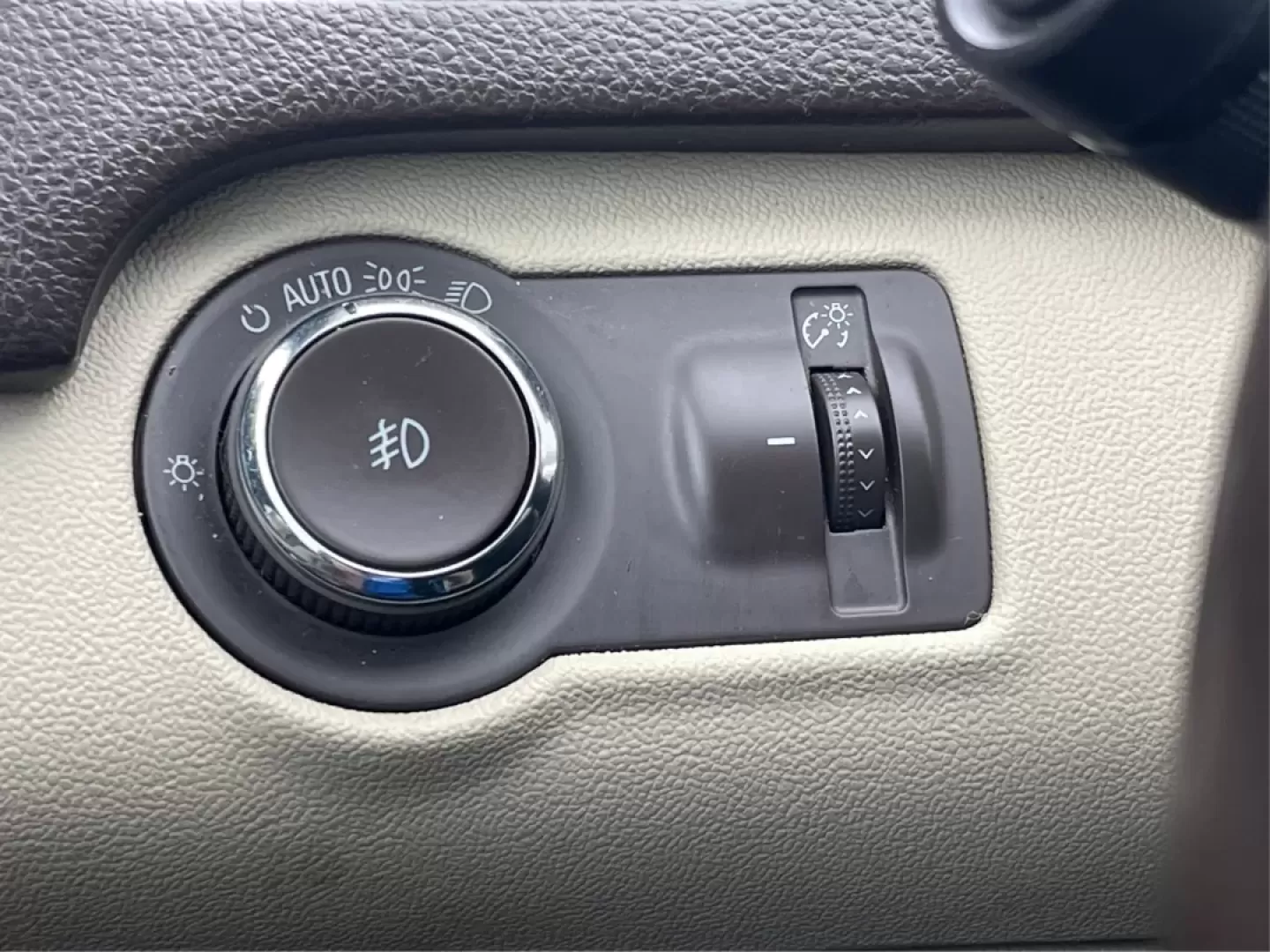 2017 Buick Regal Turbo (2G4GM5EX5H9) with an 2L I-4 gasoline direct injection engine, located at 1230 East Main St, Xenia, OH, 45385, (937) 908-9800, 39.688026, -83.910172 - **Elevate Your Commute in the Stylish 2017 Buick Regal Turbo**<br /> <br /> If you're searching for a vehicle that seamlessly blends sophistication with performance, the 2017 Buick Regal Turbo is your ideal choice. This sleek sedan is perfect for budget-conscious buyers who refuse to compromise on s - Photo#17