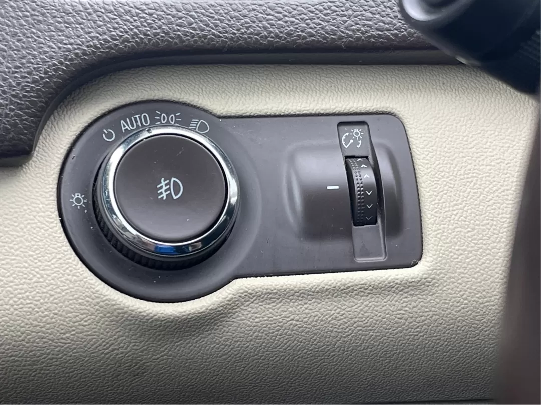 2017 Buick Regal Turbo (2G4GM5EX5H9) with an 2L I-4 gasoline direct injection engine, located at 1230 East Main St, Xenia, OH, 45385, (937) 908-9800, 39.688026, -83.910172 - Photo#17