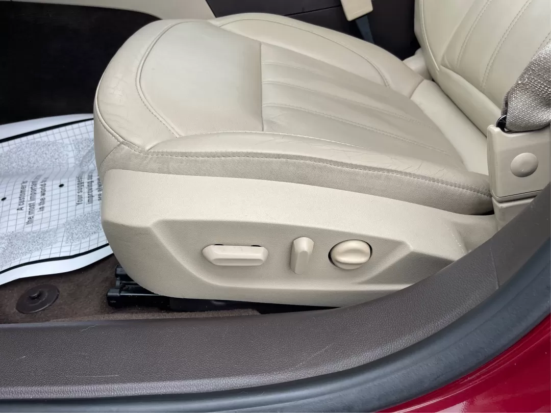 2017 Buick Regal Turbo (2G4GM5EX5H9) with an 2L I-4 gasoline direct injection engine, located at 1230 East Main St, Xenia, OH, 45385, (937) 908-9800, 39.688026, -83.910172 - Photo#18