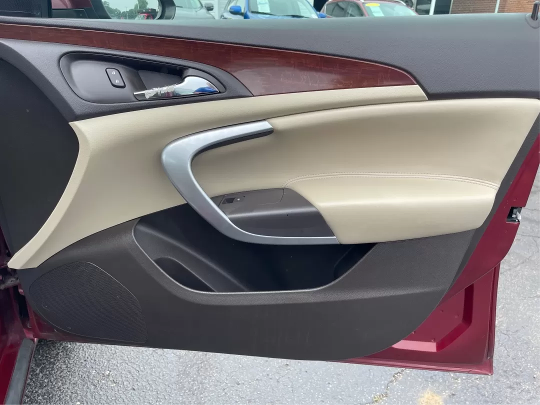 2017 Buick Regal Turbo (2G4GM5EX5H9) with an 2L I-4 gasoline direct injection engine, located at 1230 East Main St, Xenia, OH, 45385, (937) 908-9800, 39.688026, -83.910172 - Photo#20