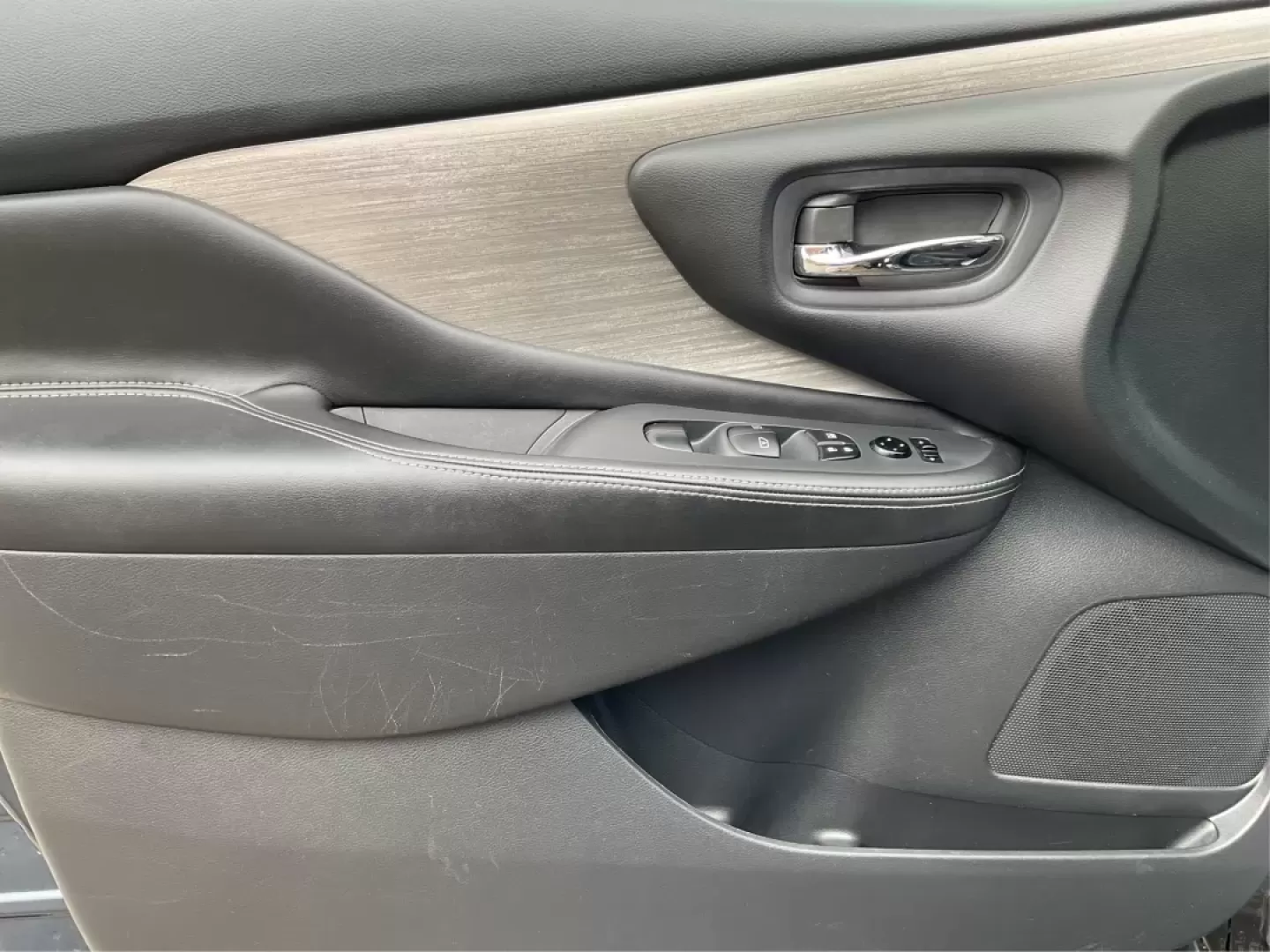 2015 Nissan Murano SV (5N1AZ2MH9FN) with an 3.5L V-6 DOHC engine, located at 1230 East Main St, Xenia, OH, 45385, (937) 908-9800, 39.688026, -83.910172 - Are you ready to elevate your family adventures or daily commutes? The 2015 Nissan Murano SV is the perfect vehicle to transform your driving experience! With its spacious interior and modern features, this SUV is designed for those who crave comfort and versatility, making it ideal for both busy fa - Photo#17