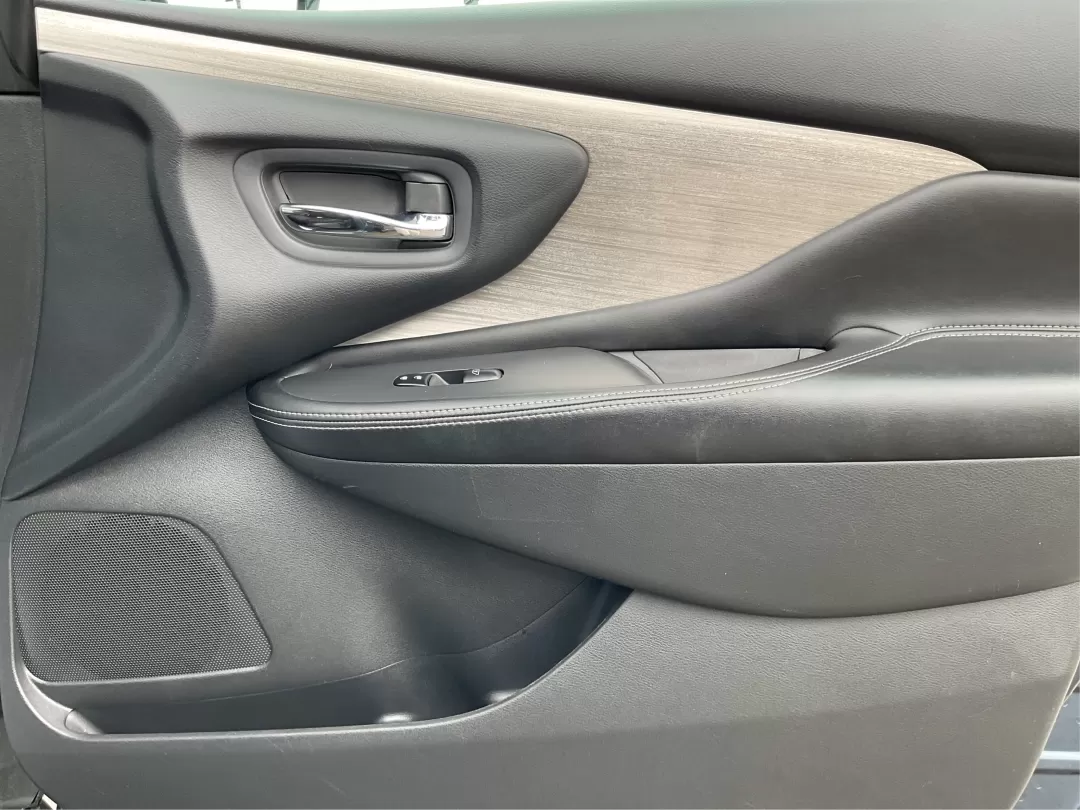 2015 Nissan Murano SV (5N1AZ2MH9FN) with an 3.5L V-6 DOHC engine, located at 1230 East Main St, Xenia, OH, 45385, (937) 908-9800, 39.688026, -83.910172 - Photo#18