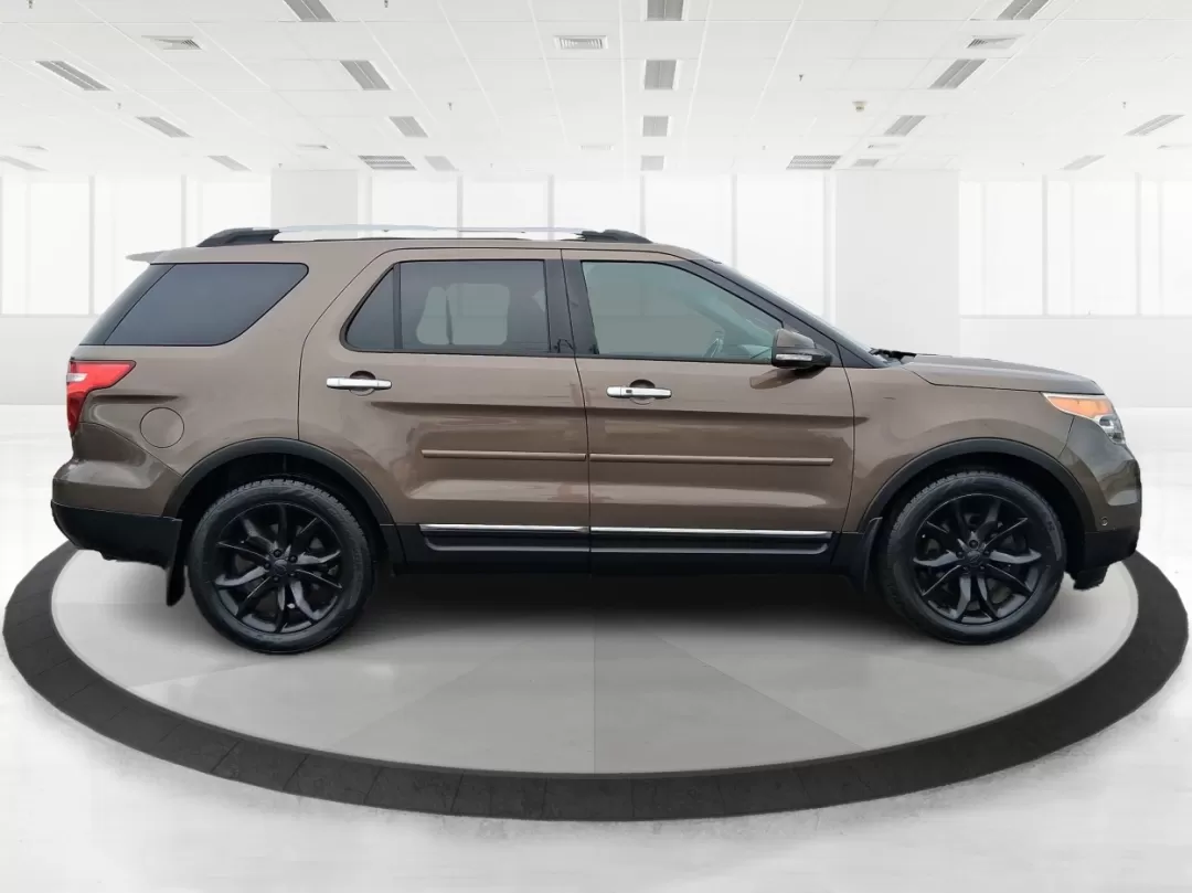2015 Ford Explorer Limited (1FM5K8F85FG) with an 3.5L V-6 DOHC engine, located at 1230 East Main St, Xenia, OH, 45385, (937) 908-9800, 39.688026, -83.910172 - Photo#1