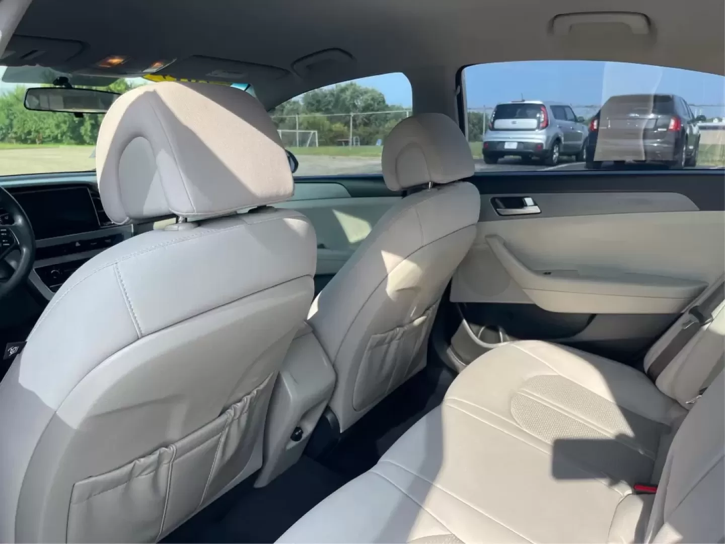 2017 Hyundai Sonata Base (5NPE24AF6HH) with an Other engine, located at 1230 East Main St, Xenia, OH, 45385, (937) 908-9800, 39.688026, -83.910172 - **Experience Comfort and Reliability with the 2017 Hyundai Sonata at Advantage Car and Credit!**<br /> <br /> Are you looking for a dependable sedan that seamlessly fits into your active lifestyle? Whether you're commuting to work, running errands around Fairborn, or making weekend getaways with fri - Photo#10