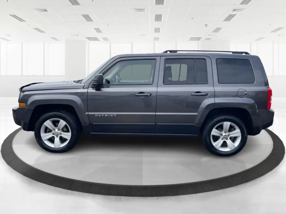 2014 Jeep Patriot Latitude 4WD (1C4NJRFB5ED) with an 2.4L L4 DOHC 16V engine, located at 1230 East Main St, Xenia, OH, 45385, (937) 908-9800, 39.688026, -83.910172 - Photo#19