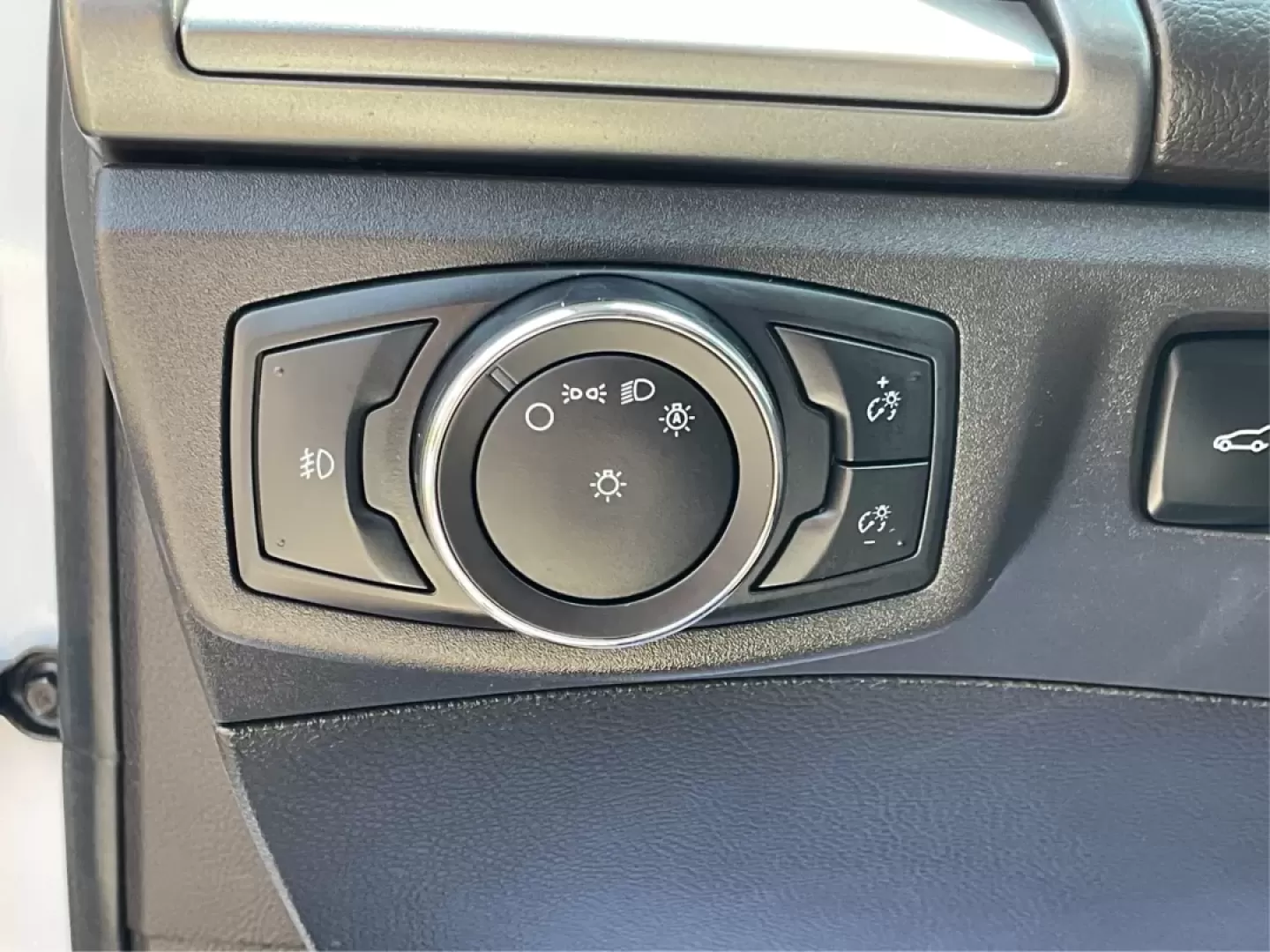 2013 Ford Fusion Titanium (3FA6P0D93DR) with an EcoBoost 2L I-4 gasoline direct injection engine, located at 1230 East Main St, Xenia, OH, 45385, (937) 908-9800, 39.688026, -83.910172 - Photo#16
