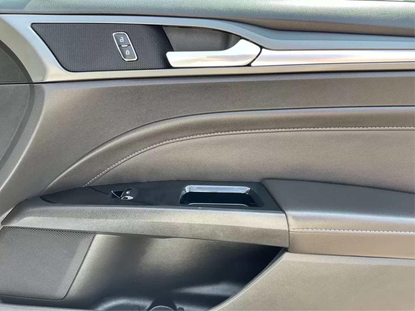 2013 Ford Fusion Titanium (3FA6P0D93DR) with an EcoBoost 2L I-4 gasoline direct injection engine, located at 1230 East Main St, Xenia, OH, 45385, (937) 908-9800, 39.688026, -83.910172 - Photo#19