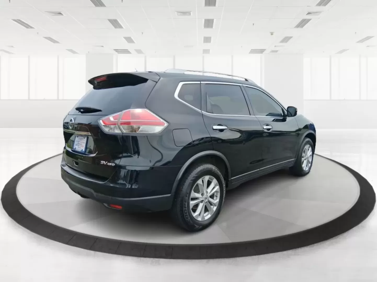 2015 Nissan Rogue SV (5N1AT2MV7FC) with an 2.5L I-4 DOHC engine, located at 1230 East Main St, Xenia, OH, 45385, (937) 908-9800, 39.688026, -83.910172 - **Conquer Every Adventure with the 2015 Nissan Rogue SV at Advantage Car and Credit - Xenia!**<br /> <br /> Are you ready to elevate your lifestyle with an SUV that's perfectly suited for family outings, weekend getaways, and daily commutes? The 2015 Nissan Rogue SV is the vehicle you've been search - Photo#2