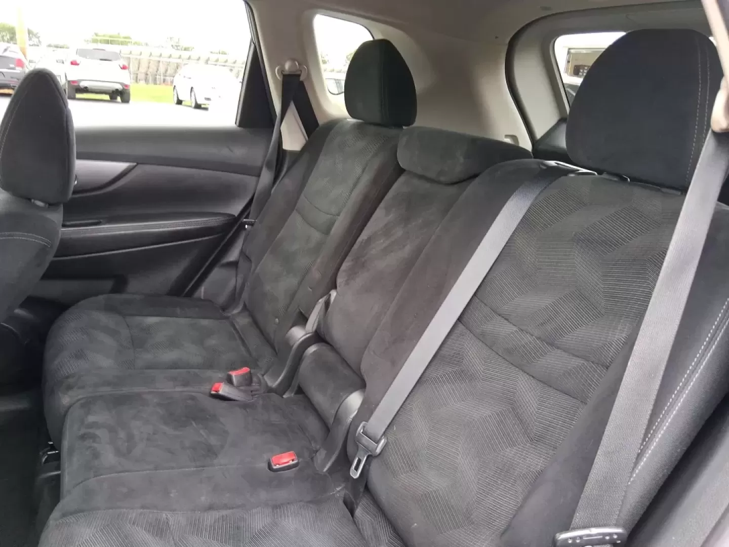 2015 Nissan Rogue SV (5N1AT2MV7FC) with an 2.5L I-4 DOHC engine, located at 1230 East Main St, Xenia, OH, 45385, (937) 908-9800, 39.688026, -83.910172 - **Conquer Every Adventure with the 2015 Nissan Rogue SV at Advantage Car and Credit - Xenia!**<br /> <br /> Are you ready to elevate your lifestyle with an SUV that's perfectly suited for family outings, weekend getaways, and daily commutes? The 2015 Nissan Rogue SV is the vehicle you've been search - Photo#10