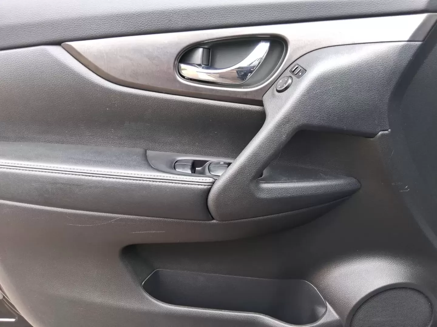 2015 Nissan Rogue SV (5N1AT2MV7FC) with an 2.5L I-4 DOHC engine, located at 1230 East Main St, Xenia, OH, 45385, (937) 908-9800, 39.688026, -83.910172 - **Conquer Every Adventure with the 2015 Nissan Rogue SV at Advantage Car and Credit - Xenia!**<br /> <br /> Are you ready to elevate your lifestyle with an SUV that's perfectly suited for family outings, weekend getaways, and daily commutes? The 2015 Nissan Rogue SV is the vehicle you've been search - Photo#18
