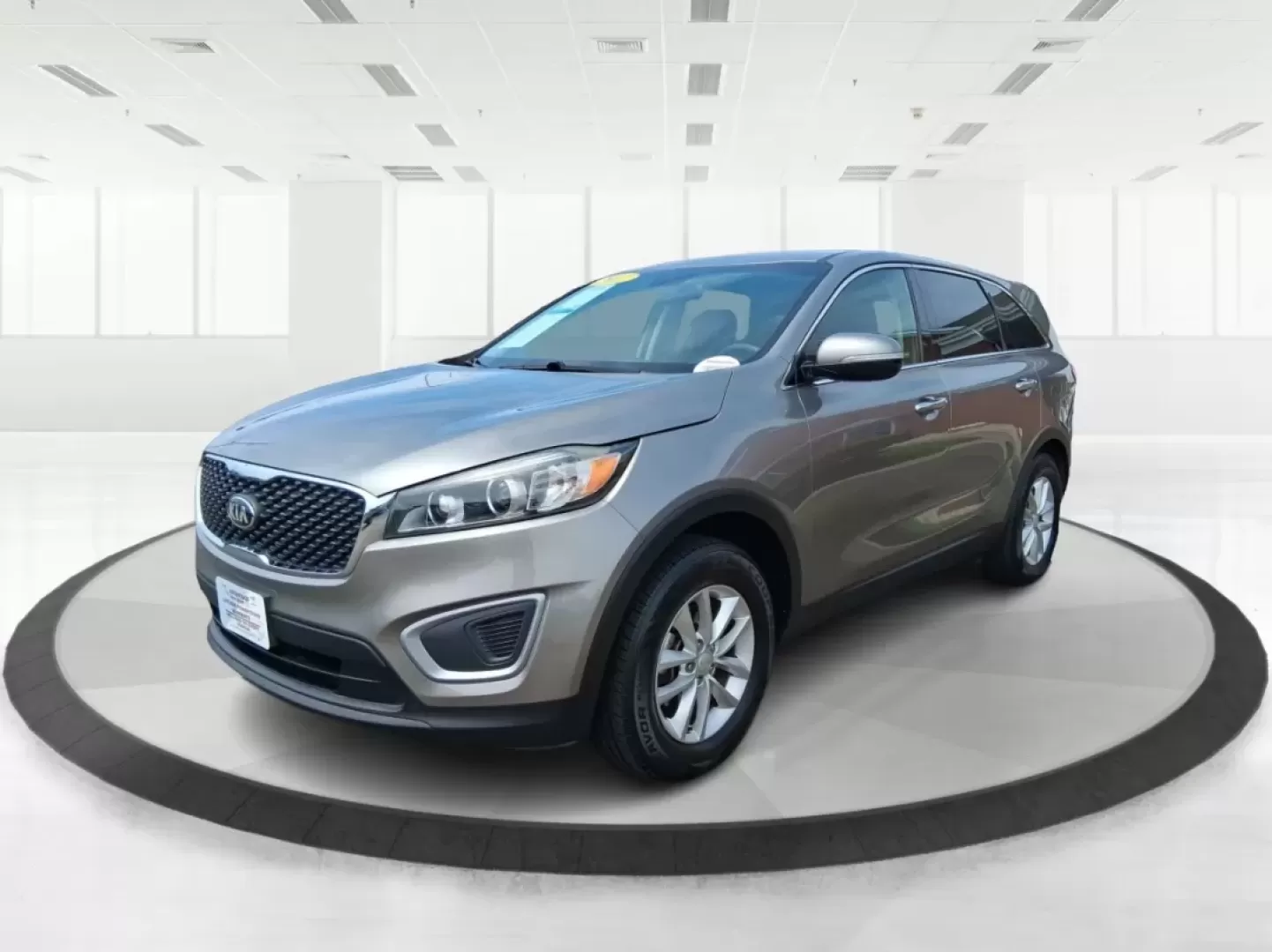 2017 Kia Sorento 2.4L L (5XYPG4A32HG) with an 2.4L I-4 gasoline direct injection engine, located at 1230 East Main St, Xenia, OH, 45385, (937) 908-9800, 39.688026, -83.910172 - Photo#8