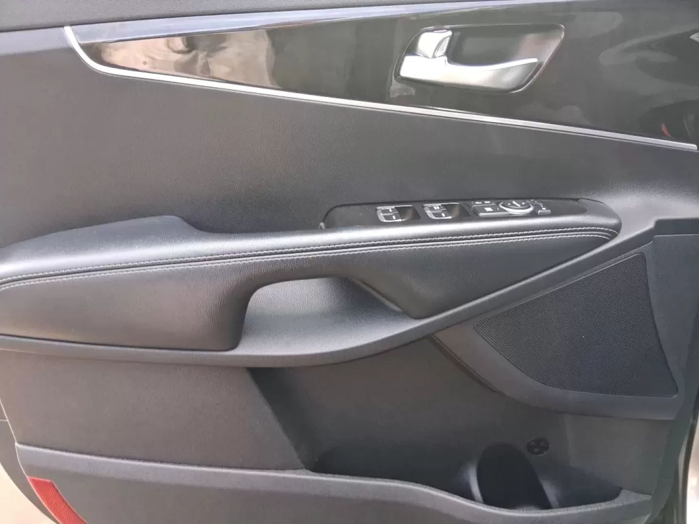 2017 Kia Sorento 2.4L L (5XYPG4A32HG) with an 2.4L I-4 gasoline direct injection engine, located at 1230 East Main St, Xenia, OH, 45385, (937) 908-9800, 39.688026, -83.910172 - Photo#17