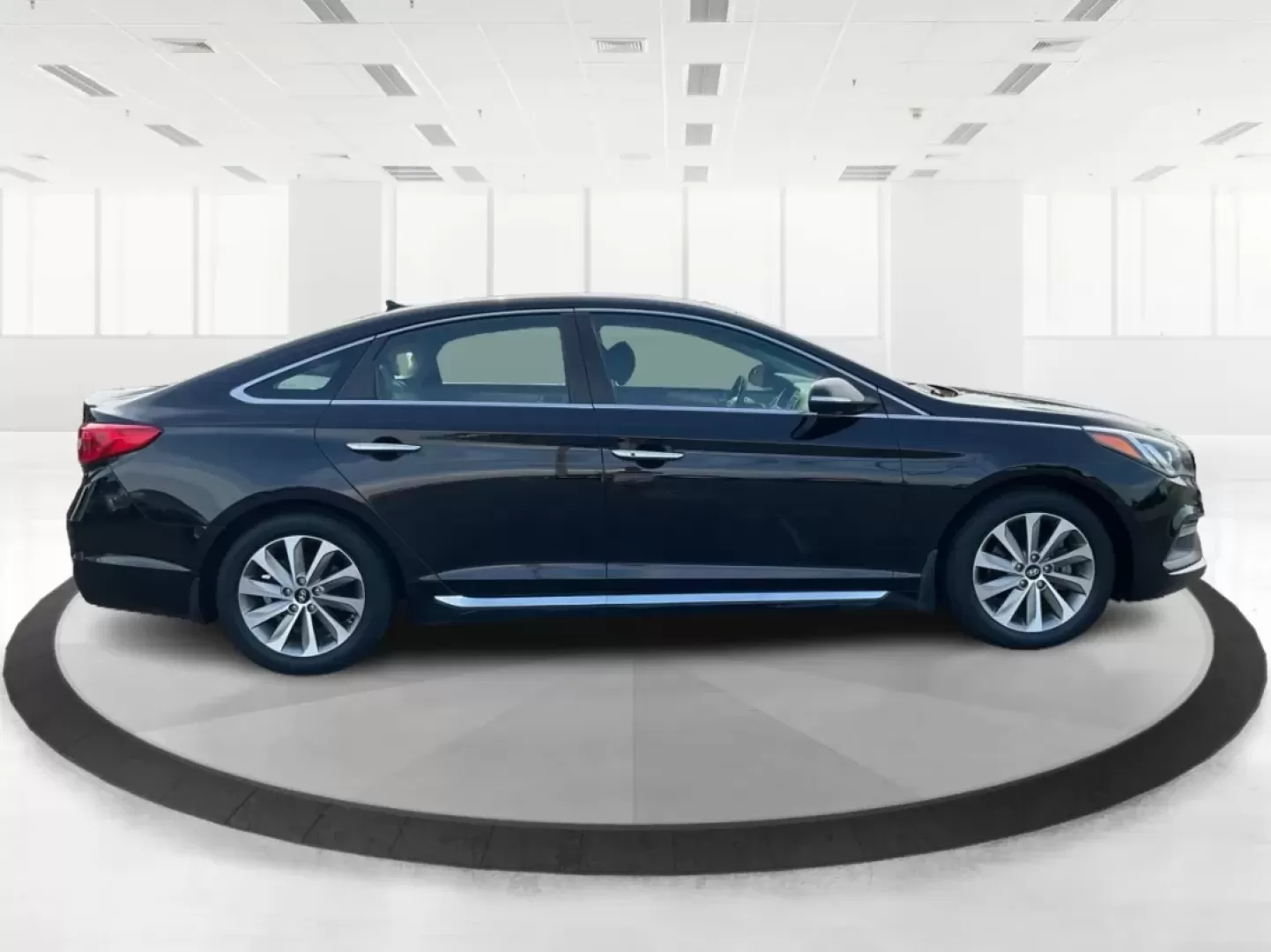 2017 Hyundai Sonata Sport (5NPE34AF9HH) with an 2.4L I-4 gasoline direct injection engine, located at 1230 East Main St, Xenia, OH, 45385, (937) 908-9800, 39.688026, -83.910172 - Photo#1
