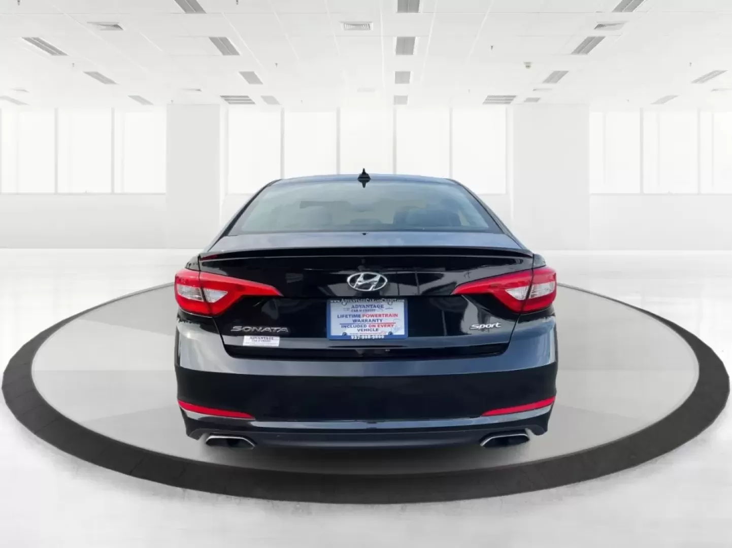 2017 Hyundai Sonata Sport (5NPE34AF9HH) with an 2.4L I-4 gasoline direct injection engine, located at 1230 East Main St, Xenia, OH, 45385, (937) 908-9800, 39.688026, -83.910172 - Photo#3