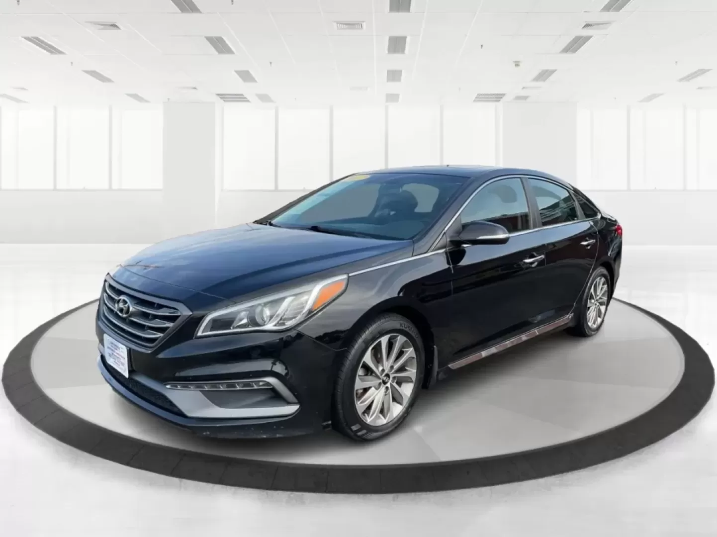2017 Hyundai Sonata Sport (5NPE34AF9HH) with an 2.4L I-4 gasoline direct injection engine, located at 1230 East Main St, Xenia, OH, 45385, (937) 908-9800, 39.688026, -83.910172 - Photo#8