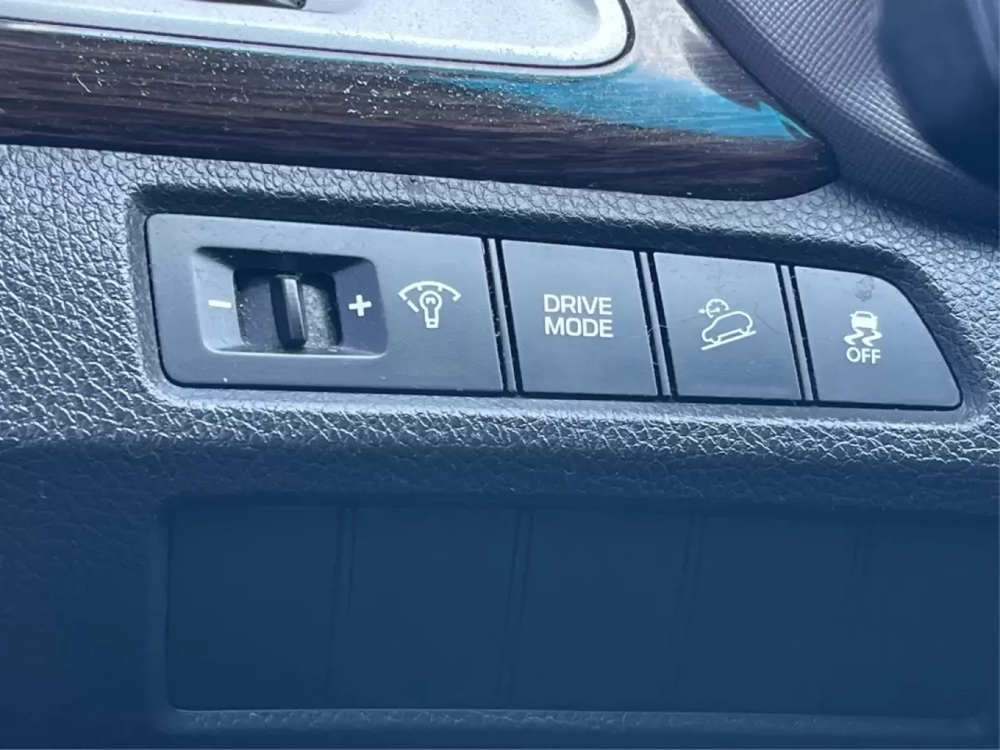 2017 Hyundai Santa Fe 2.4L (5XYZU3LB3HG) with an Theta II 2.4L I-4 gasoline direct injection engine, located at 1230 East Main St, Xenia, OH, 45385, (937) 908-9800, 39.688026, -83.910172 - Are you ready to elevate your family adventures with a premium SUV that seamlessly blends style, comfort, and reliability? Look no further than this stunning 2017 Hyundai Santa Fe, available now at Advantage Car and Credit in Fairborn, OH. Whether you're commuting to work, heading out on a family ro - Photo#16