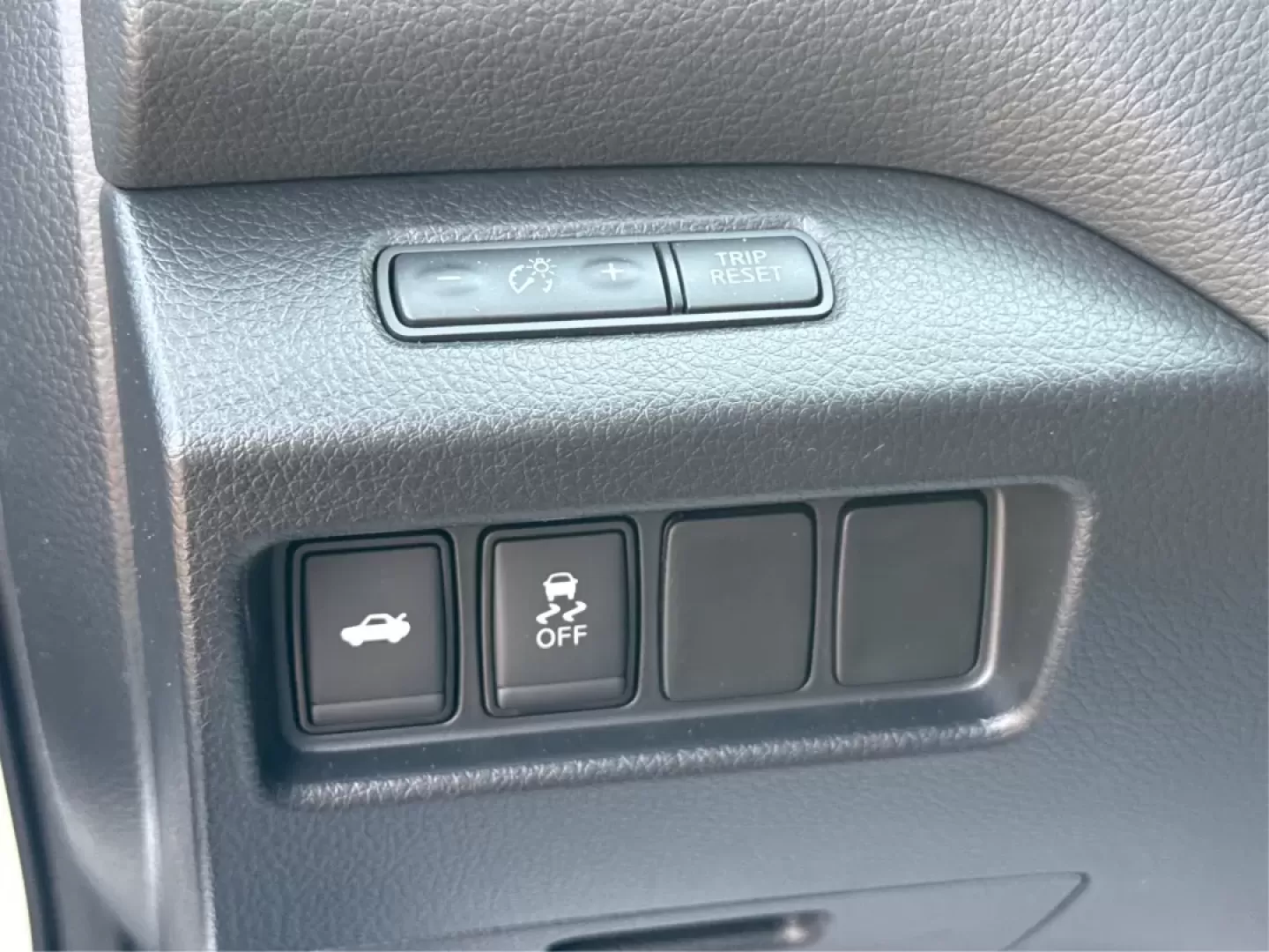 2018 Nissan Altima 2.5 S (1N4AL3AP5JC) with an 2.5L I-4 DOHC engine, located at 1230 East Main St, Xenia, OH, 45385, (937) 908-9800, 39.688026, -83.910172 - Are you searching for a reliable sedan that combines comfort, affordability, and style? Look no further than this 2018 Nissan Altima 2.5 S, available now at Advantage Car and Credit in Fairborn, OH. Perfect for commuting to work or making family outings more enjoyable, this sleek vehicle is designed - Photo#17