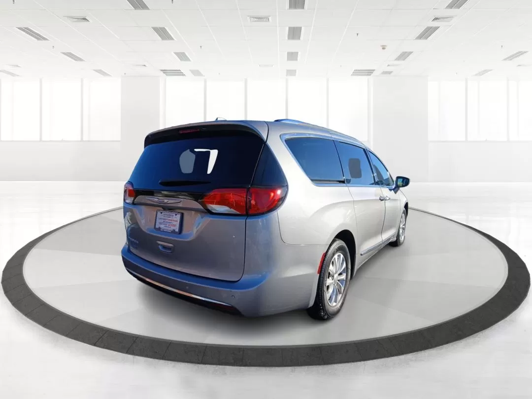 2019 Chrysler Pacifica Touring-L (2C4RC1BG5KR) with an 3.6L V6 DOHC 24V engine, 9-Speed Automatic transmission, located at 8750 N County Rd 25A, Piqua, OH, 45356, (937) 908-9800, 40.164391, -84.232513 - Photo#2