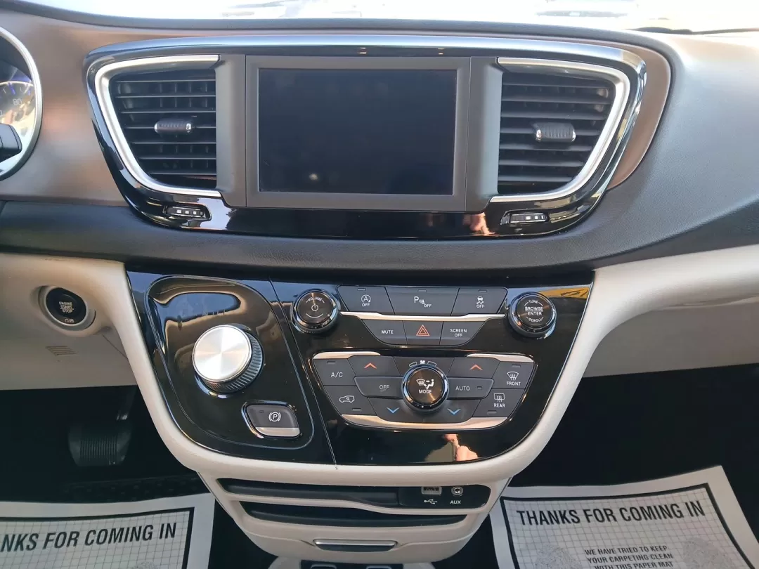 2019 Chrysler Pacifica Touring-L (2C4RC1BG5KR) with an 3.6L V6 DOHC 24V engine, 9-Speed Automatic transmission, located at 8750 N County Rd 25A, Piqua, OH, 45356, (937) 908-9800, 40.164391, -84.232513 - Photo#13
