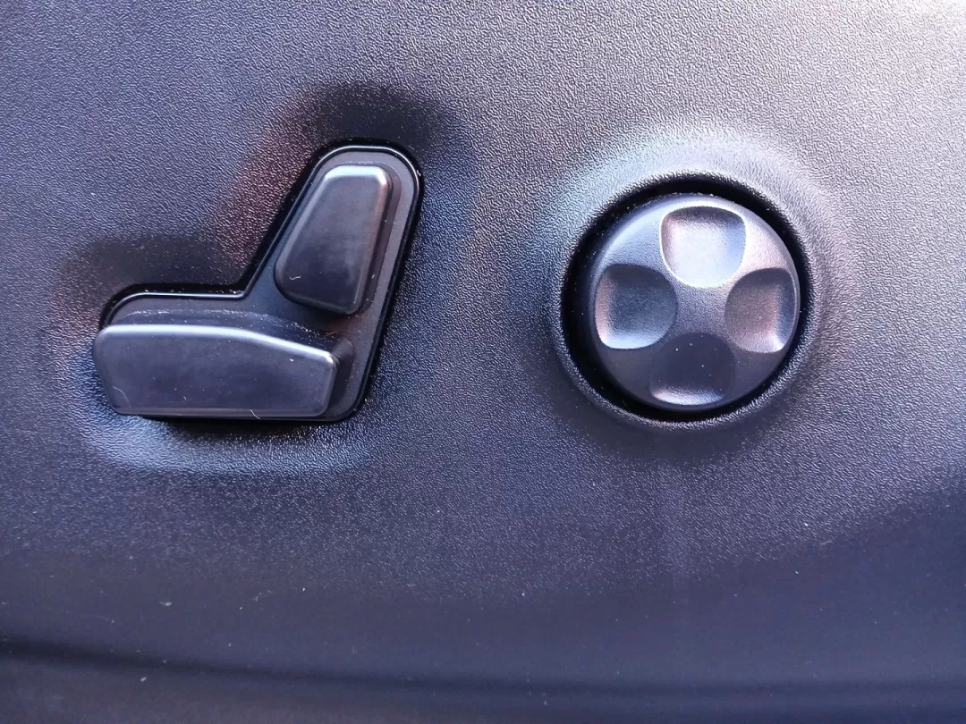 2019 Chrysler Pacifica Touring-L (2C4RC1BG5KR) with an 3.6L V6 DOHC 24V engine, 9-Speed Automatic transmission, located at 8750 N County Rd 25A, Piqua, OH, 45356, (937) 908-9800, 40.164391, -84.232513 - Photo#18