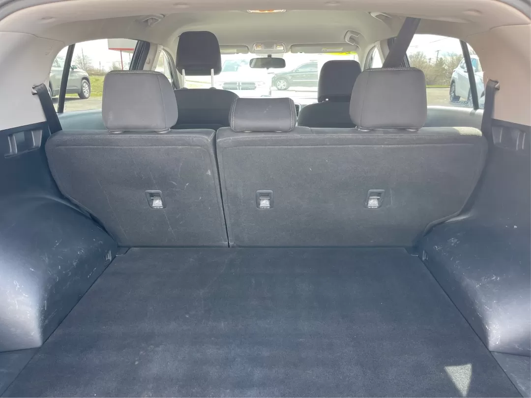 2019 Chrysler Pacifica Touring-L (2C4RC1BG5KR) with an 3.6L V6 DOHC 24V engine, 9-Speed Automatic transmission, located at 8750 N County Rd 25A, Piqua, OH, 45356, (937) 908-9800, 40.164391, -84.232513 - Photo#12