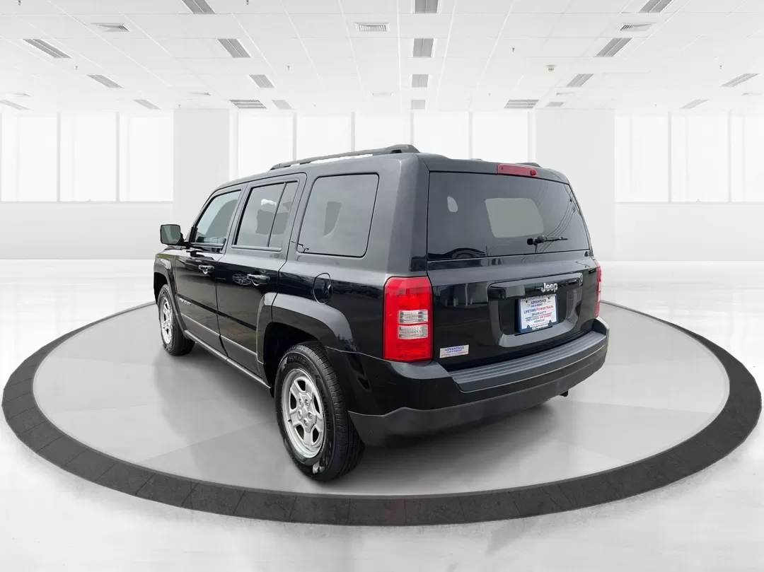 2017 Jeep Patriot Sport FWD (1C4NJPBAXHD) with an 2.4L I-4 DOHC engine, located at 8750 N County Rd 25A, Piqua, OH, 45356, (937) 908-9800, 40.164391, -84.232513 - Photo#4