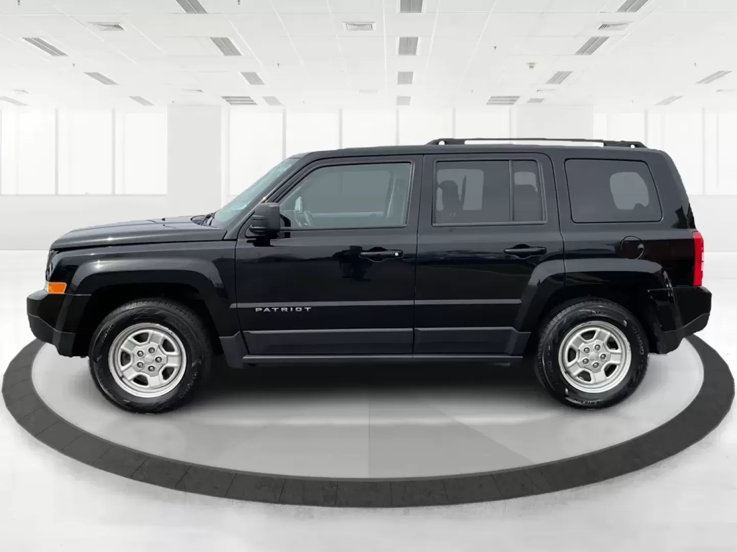 2017 Jeep Patriot Sport FWD (1C4NJPBAXHD) with an 2.4L I-4 DOHC engine, located at 8750 N County Rd 25A, Piqua, OH, 45356, (937) 908-9800, 40.164391, -84.232513 - **Unlock Adventure with the 2017 Jeep Patriot Sport FWD at Advantage Car and Credit!**<br /> <br /> Are you ready to elevate your outdoor adventures or simply need a reliable vehicle for your daily commute? Look no further than the incredible 2017 Jeep Patriot Sport FWD, available now at Advantage C - Photo#5