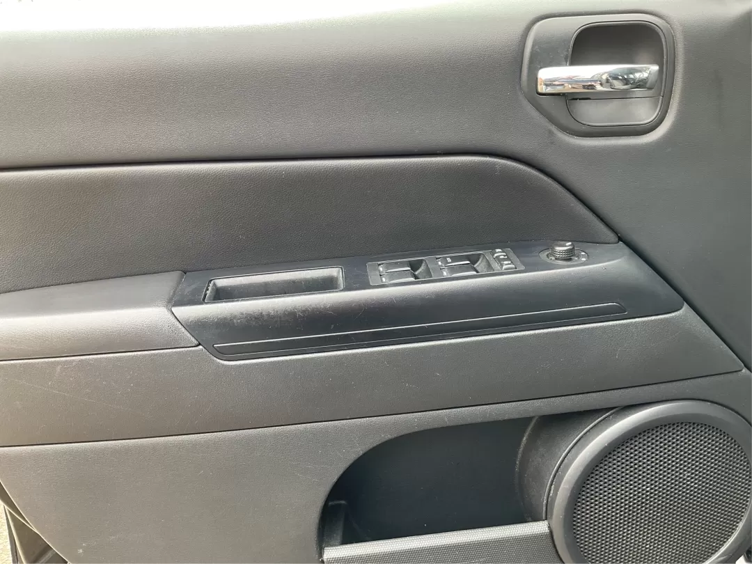2017 Jeep Patriot Sport FWD (1C4NJPBAXHD) with an 2.4L I-4 DOHC engine, located at 8750 N County Rd 25A, Piqua, OH, 45356, (937) 908-9800, 40.164391, -84.232513 - Photo#17