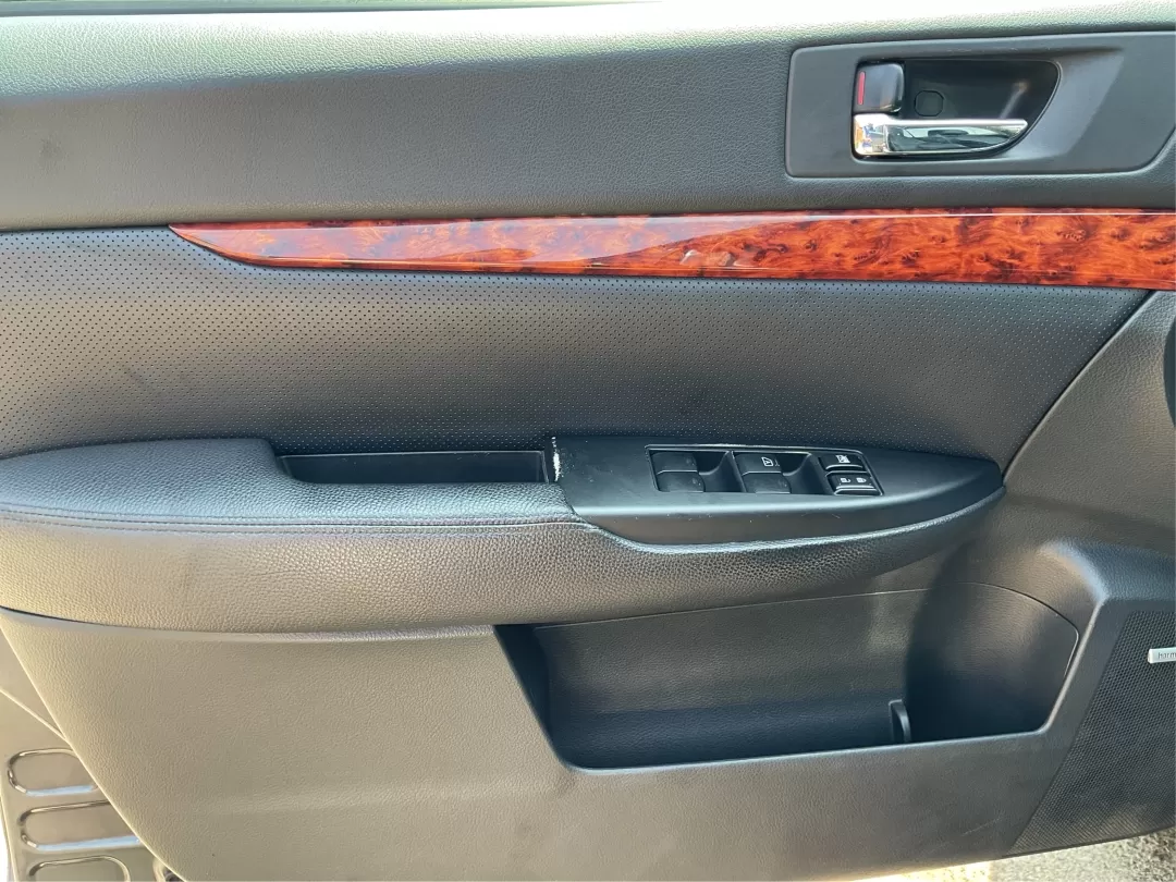 2015 Chrysler 200 S (1C3CCCBB8FN) with an Other engine, located at 4508 South Dixie Dr, Moraine, OH, 45439, (937) 908-9800, 39.807072, -84.031563 - Photo#18
