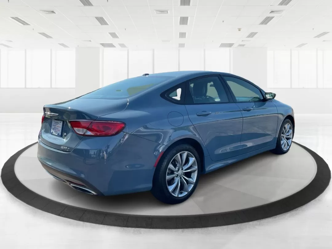 2015 Chrysler 200 S (1C3CCCBB8FN) with an Other engine, located at 1184 Kauffman Ave, Fairborn, OH, 45324, (937) 908-9800, 39.807072, -84.030914 - Photo#2