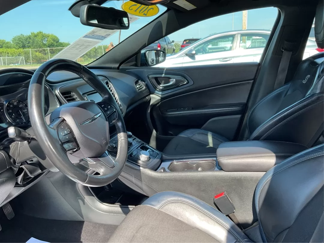 2015 Chrysler 200 S (1C3CCCBB8FN) with an Other engine, located at 1184 Kauffman Ave, Fairborn, OH, 45324, (937) 908-9800, 39.807072, -84.030914 - Photo#9