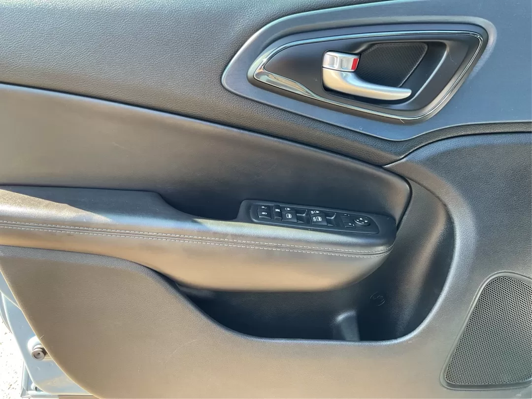 2015 Chrysler 200 S (1C3CCCBB8FN) with an Other engine, located at 1184 Kauffman Ave, Fairborn, OH, 45324, (937) 908-9800, 39.807072, -84.030914 - Photo#19