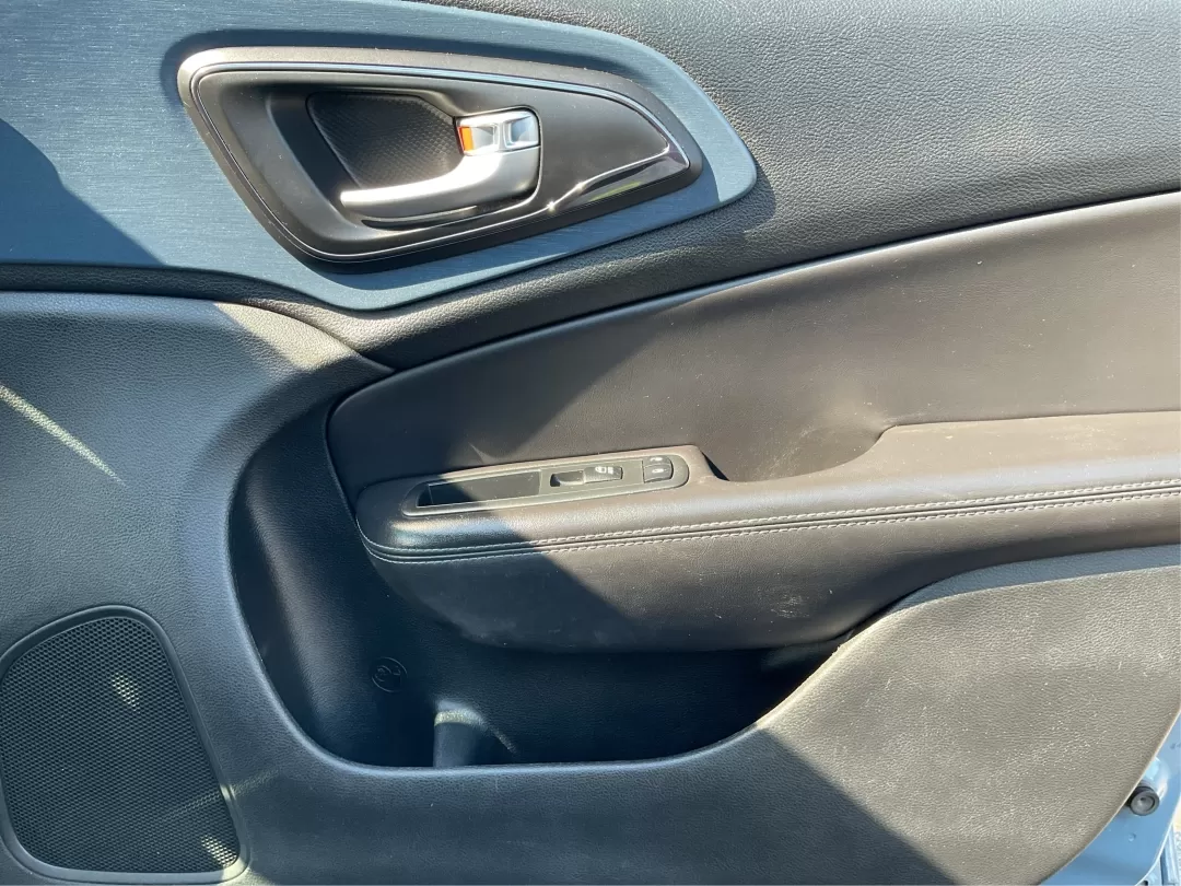 2015 Chrysler 200 S (1C3CCCBB8FN) with an Other engine, located at 1184 Kauffman Ave, Fairborn, OH, 45324, (937) 908-9800, 39.807072, -84.030914 - Photo#20