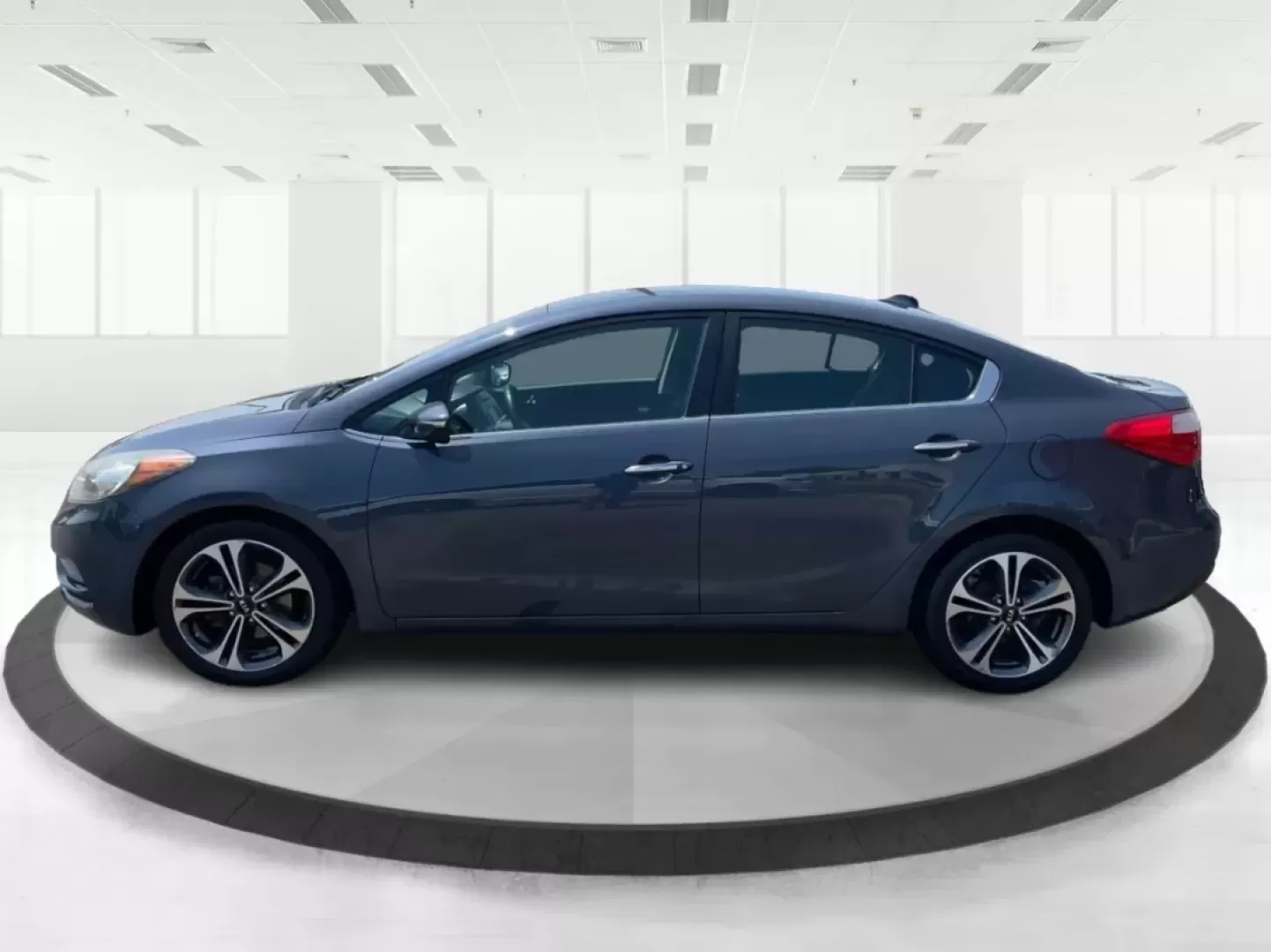 2014 Kia Forte EX (KNAFX4A88E5) with an 2L I-4 gasoline direct injection engine, located at 8750 N County Rd 25A, Piqua, OH, 45356, (937) 908-9800, 40.164391, -84.232513 - **Elevate Your Everyday Commute with the 2014 Kia Forte EX Perfect for the Modern Lifestyle**<br /> <br /> Looking for a reliable vehicle that effortlessly combines style, comfort, and affordability? The 2014 Kia Forte EX is the perfect choice for budget-conscious buyers and growing families alike. - Photo#5