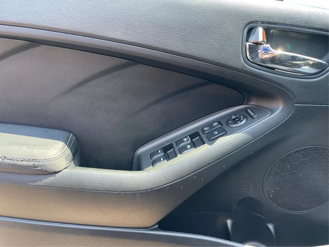 2014 Kia Forte EX (KNAFX4A88E5) with an 2L I-4 gasoline direct injection engine, located at 8750 N County Rd 25A, Piqua, OH, 45356, (937) 908-9800, 40.164391, -84.232513 - Photo#19