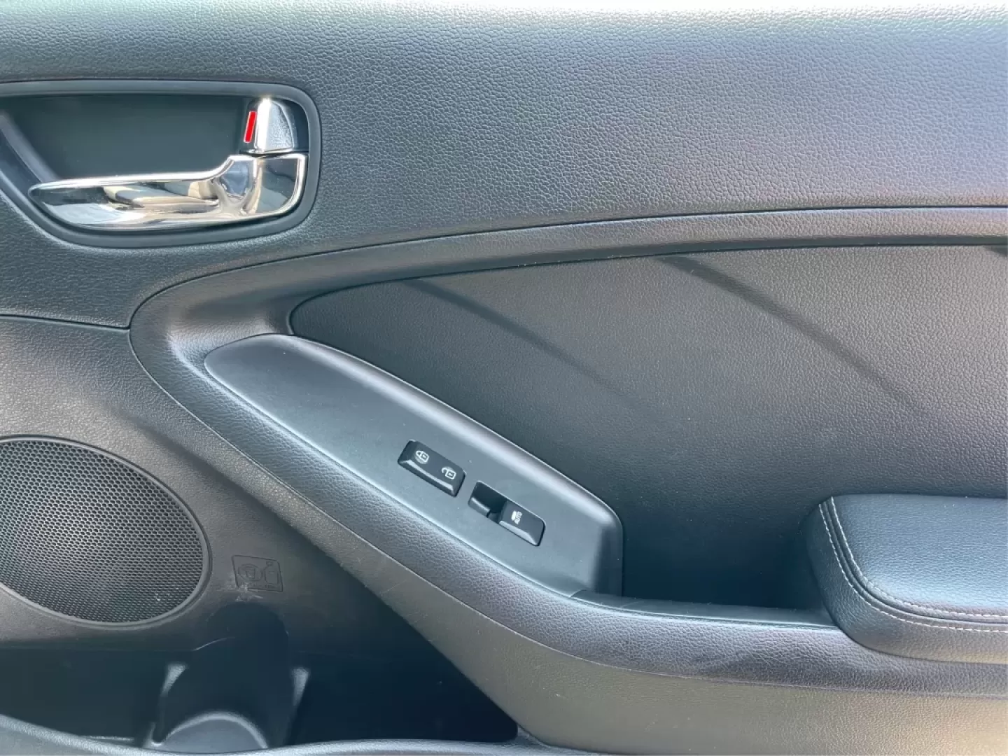 2014 Kia Forte EX (KNAFX4A88E5) with an 2L I-4 gasoline direct injection engine, located at 8750 N County Rd 25A, Piqua, OH, 45356, (937) 908-9800, 40.164391, -84.232513 - **Elevate Your Everyday Commute with the 2014 Kia Forte EX Perfect for the Modern Lifestyle**<br /> <br /> Looking for a reliable vehicle that effortlessly combines style, comfort, and affordability? The 2014 Kia Forte EX is the perfect choice for budget-conscious buyers and growing families alike. - Photo#20
