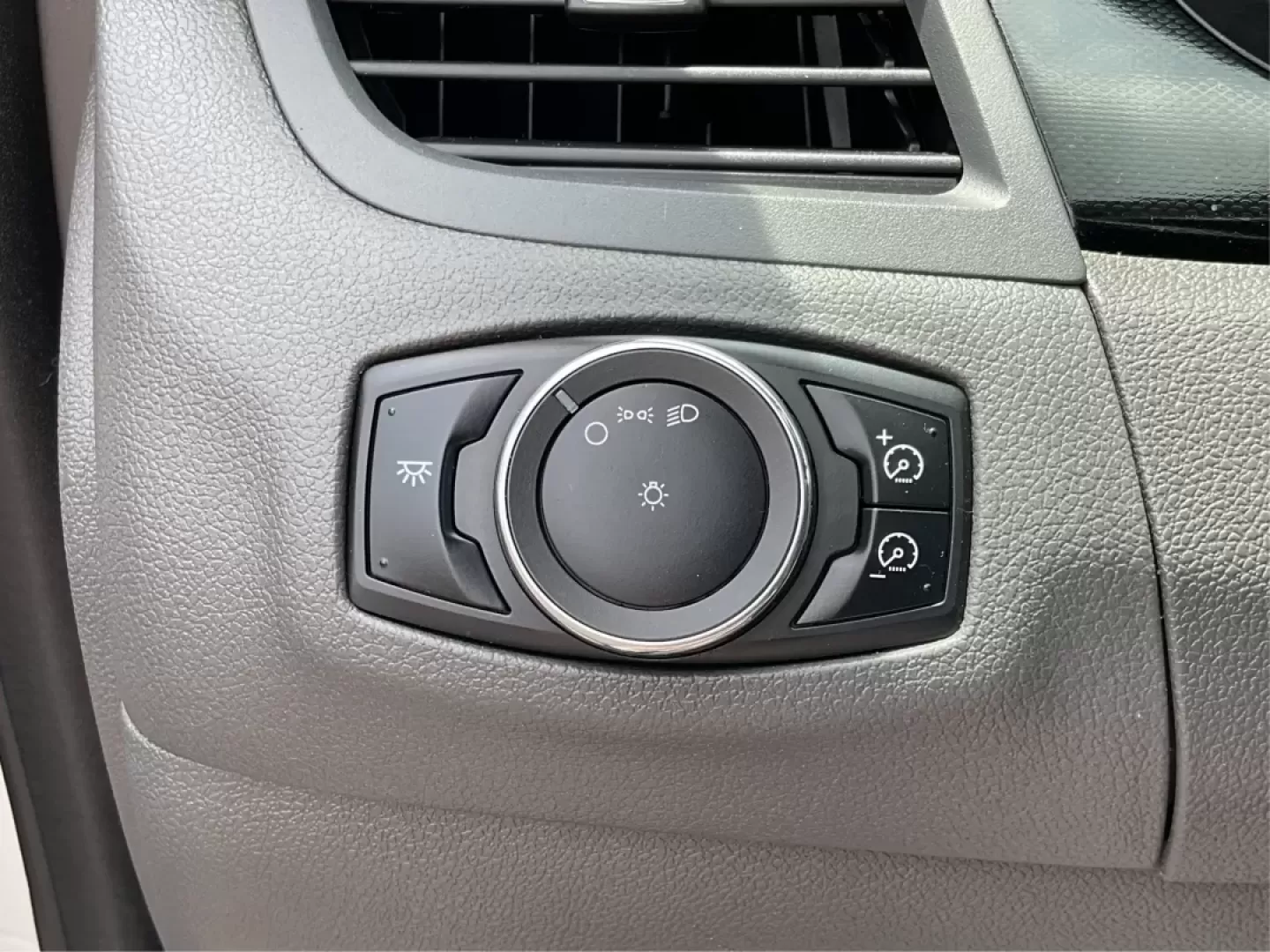 2013 Ford Edge SE (2FMDK3GC3DB) with an Other engine, located at 8750 N County Rd 25A, Piqua, OH, 45356, (937) 908-9800, 40.164391, -84.232513 - **Hit the Open Road in Style! Discover the 2013 Ford Edge SE at Advantage Car and Credit in Fairborn, OH**<br /> <br /> Are you ready to elevate your daily commute or embark on exciting weekend adventures? The 2013 Ford Edge SE is the perfect blend of comfort, spaciousness, and style, making it an i - Photo#17
