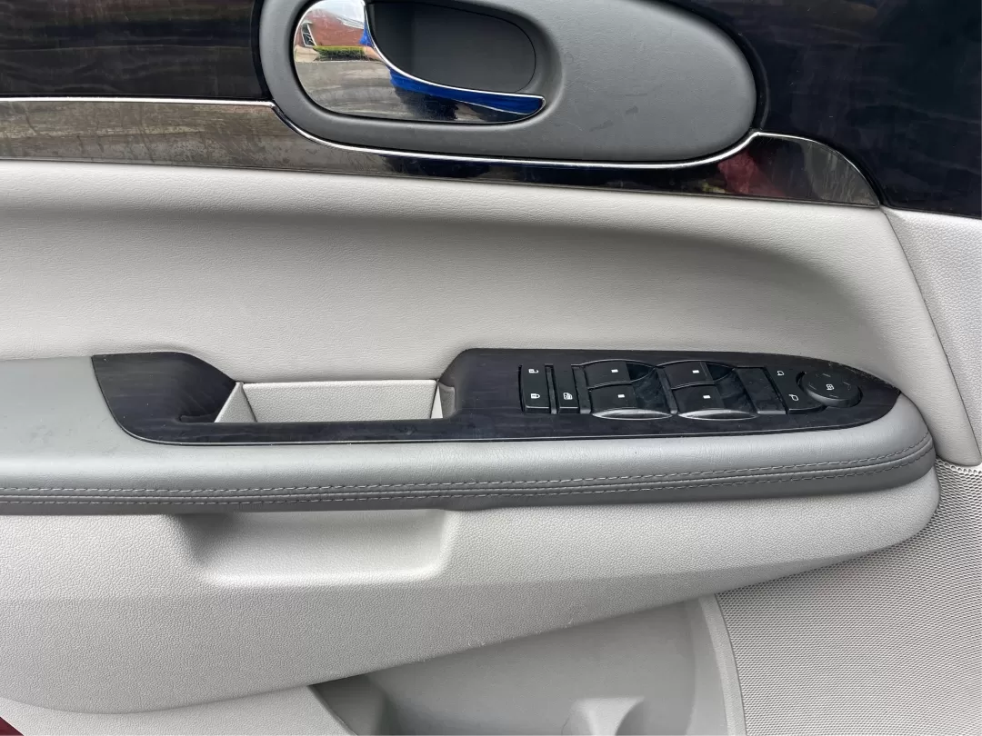 2015 Buick Enclave Convenience FWD (5GAKRAKD6FJ) with an 3.6L V6 DOHC 24V engine, 6-Speed Automatic Overdrive transmission, located at 8750 N County Rd 25A, Piqua, OH, 45356, (937) 908-9800, 40.164391, -84.232513 - Photo#19