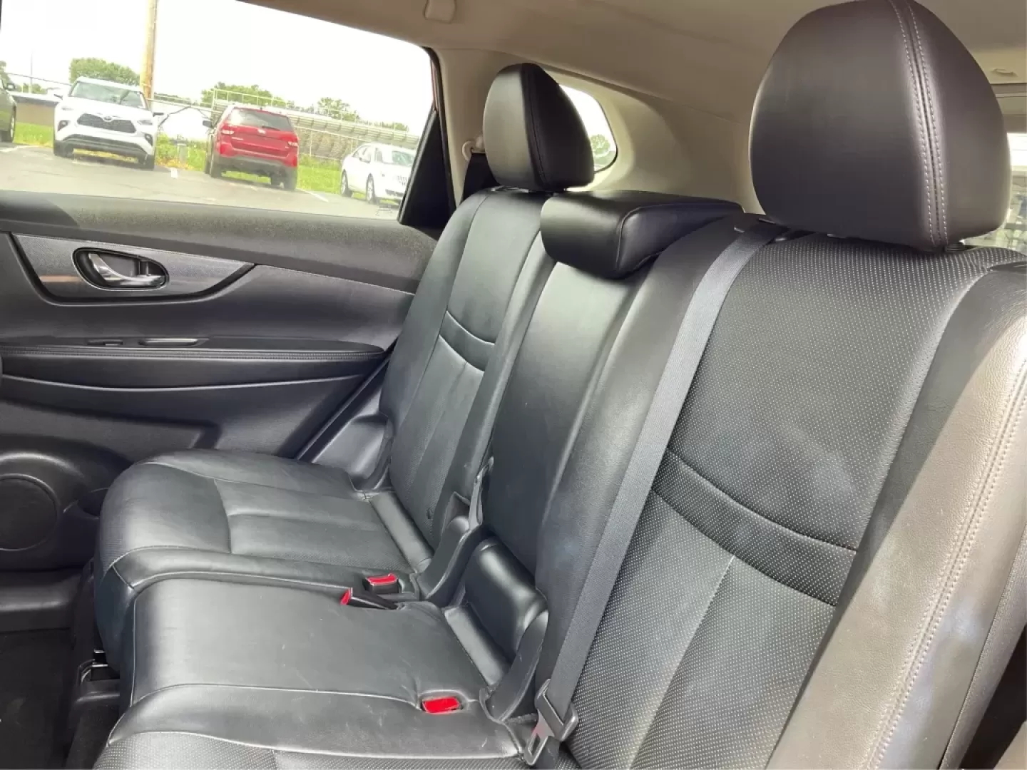 2014 Nissan Rogue SL (5N1AT2MV9EC) with an 2.5L I-4 DOHC engine, located at 1184 Kauffman Ave, Fairborn, OH, 45324, (937) 908-9800, 39.807072, -84.030914 - **Unleash Adventure with This 2014 Nissan Rogue SL Ideal for Your Active Lifestyle!**<br /> <br /> Are you ready to elevate your family adventures or weekend getaways? The 2014 Nissan Rogue SL is the perfect companion for anyone looking to blend functionality with style. With a spacious interior an - Photo#10