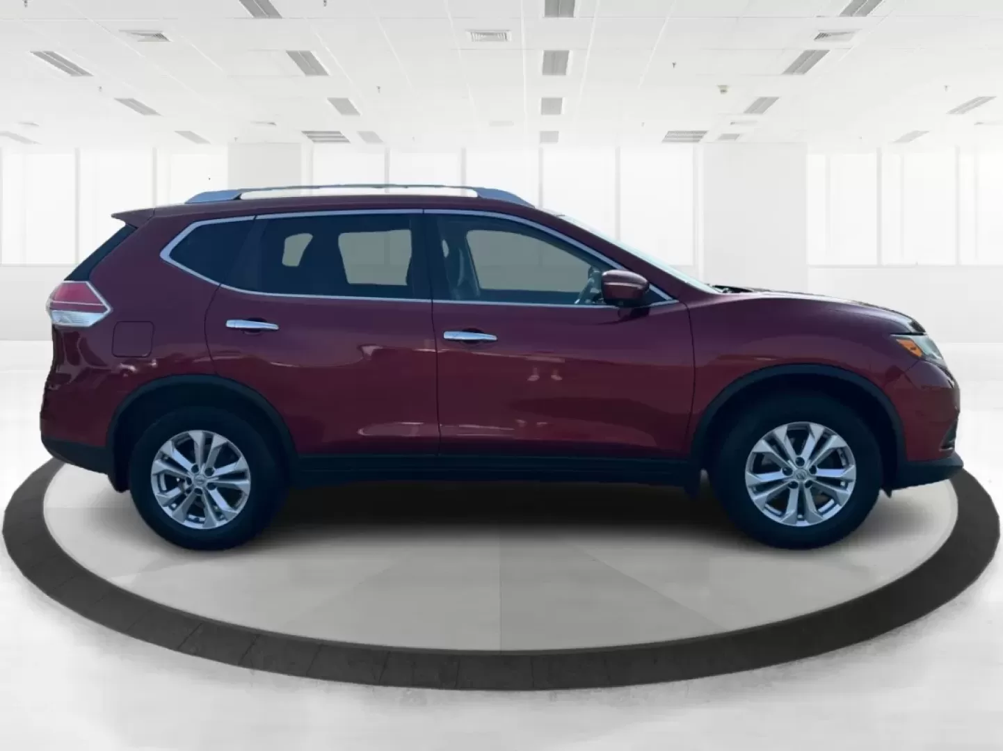 2015 Nissan Rogue SV (KNMAT2MV0FP) with an 2.5L I-4 DOHC engine, located at 8750 N County Rd 25A, Piqua, OH, 45356, (937) 908-9800, 40.164391, -84.232513 - Experience the perfect blend of style, comfort, and capability with this **2015 Nissan Rogue SV**, available now at **Advantage Car and Credit** in **Fairborn, OH**. This versatile SUV is not only ideal for daily commuting but also makes weekend getaways a breeze. Its spacious interior and impressiv - Photo#1