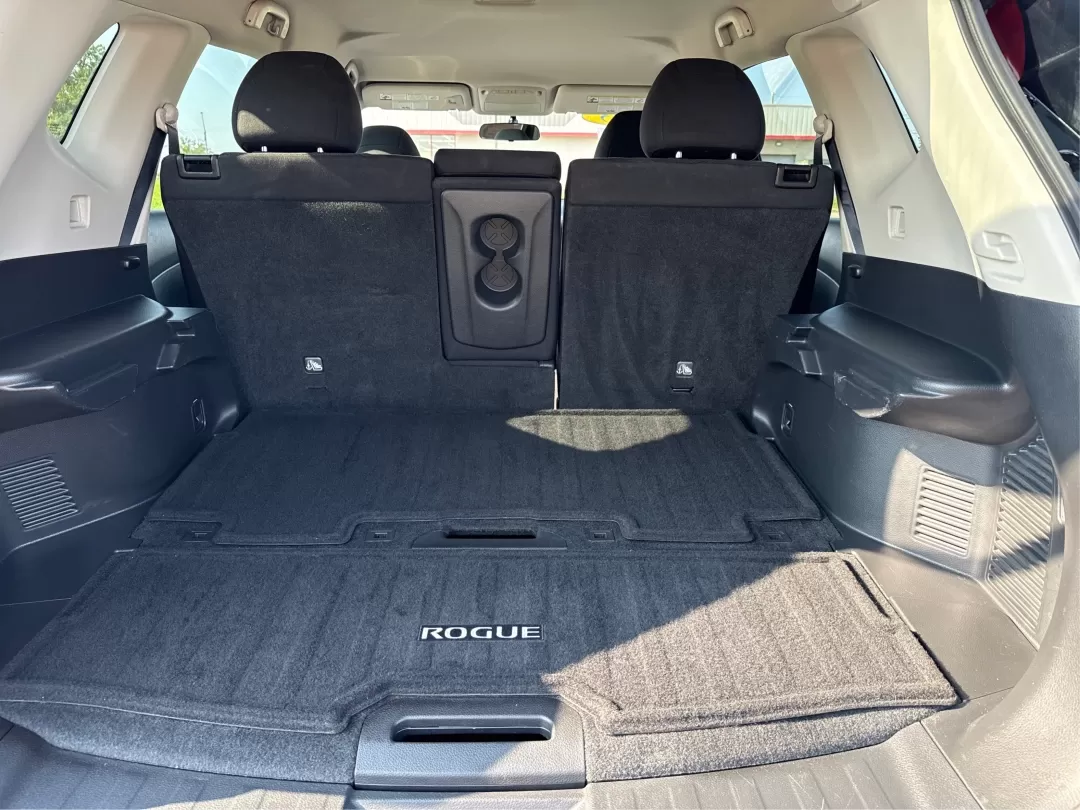 2015 Nissan Rogue SV (KNMAT2MV0FP) with an 2.5L I-4 DOHC engine, located at 8750 N County Rd 25A, Piqua, OH, 45356, (937) 908-9800, 40.164391, -84.232513 - Photo#12