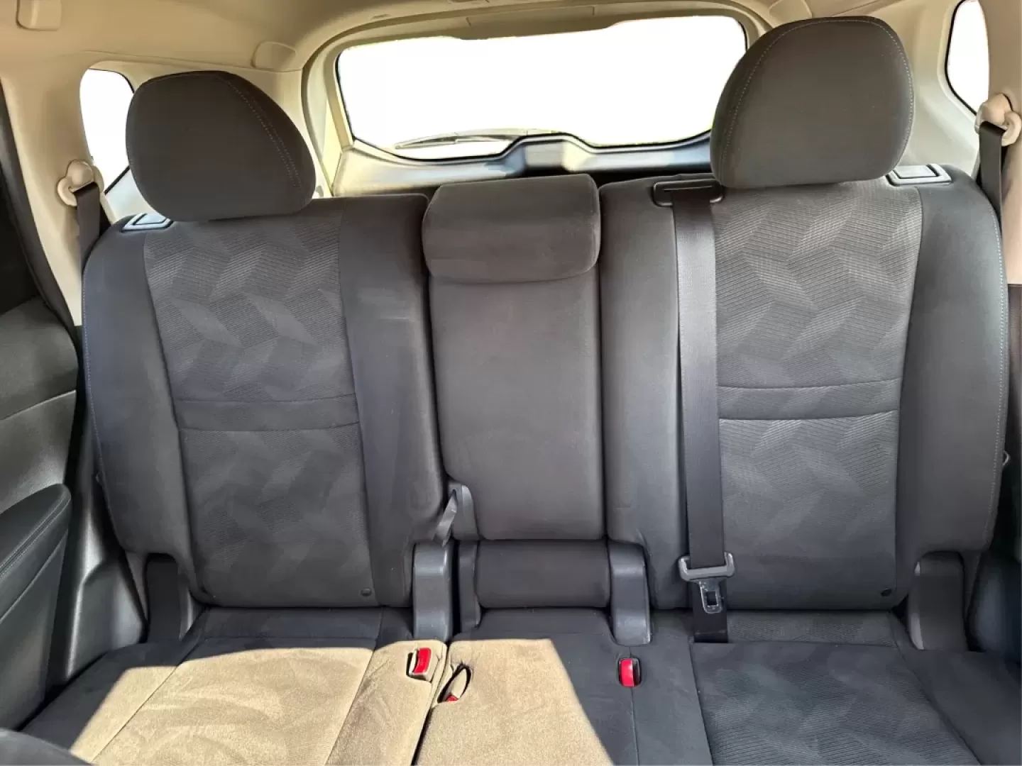 2015 Nissan Rogue SV (KNMAT2MV0FP) with an 2.5L I-4 DOHC engine, located at 8750 N County Rd 25A, Piqua, OH, 45356, (937) 908-9800, 40.164391, -84.232513 - Experience the perfect blend of style, comfort, and capability with this **2015 Nissan Rogue SV**, available now at **Advantage Car and Credit** in **Fairborn, OH**. This versatile SUV is not only ideal for daily commuting but also makes weekend getaways a breeze. Its spacious interior and impressiv - Photo#14