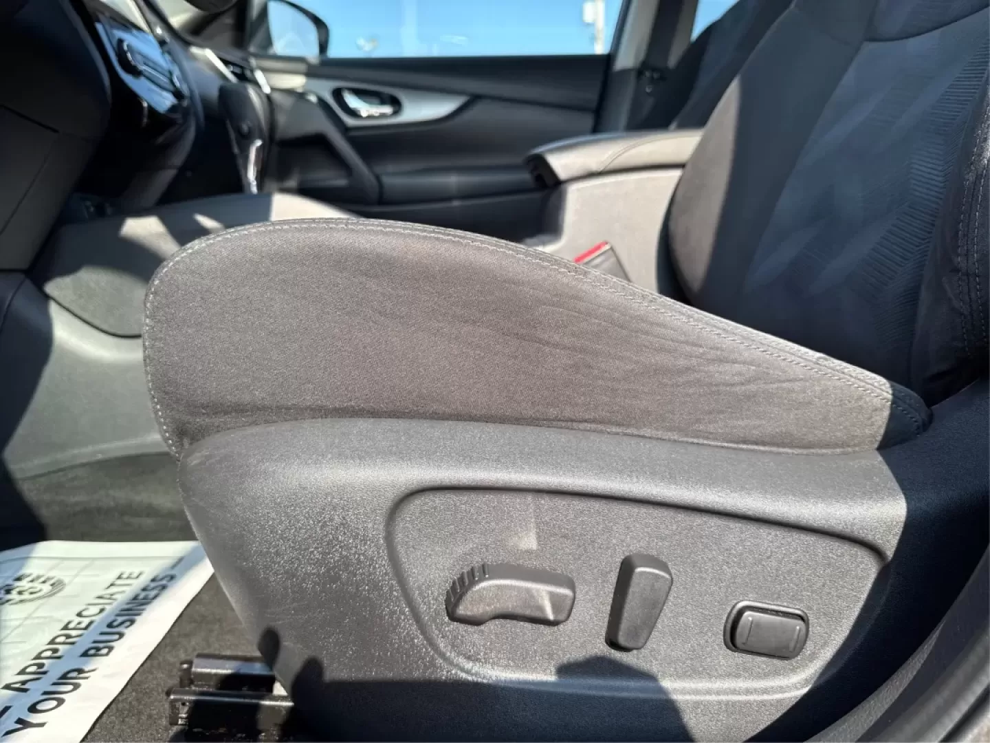 2015 Nissan Rogue SV (KNMAT2MV0FP) with an 2.5L I-4 DOHC engine, located at 8750 N County Rd 25A, Piqua, OH, 45356, (937) 908-9800, 40.164391, -84.232513 - Experience the perfect blend of style, comfort, and capability with this **2015 Nissan Rogue SV**, available now at **Advantage Car and Credit** in **Fairborn, OH**. This versatile SUV is not only ideal for daily commuting but also makes weekend getaways a breeze. Its spacious interior and impressiv - Photo#18