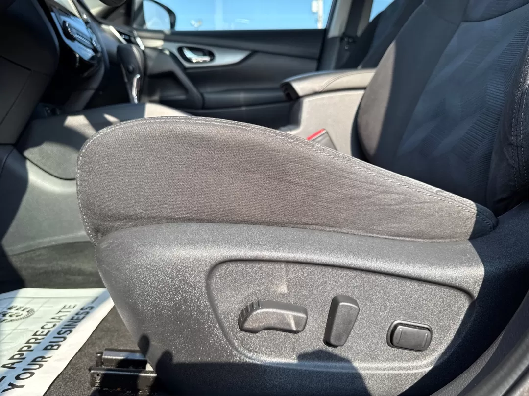 2015 Nissan Rogue SV (KNMAT2MV0FP) with an 2.5L I-4 DOHC engine, located at 8750 N County Rd 25A, Piqua, OH, 45356, (937) 908-9800, 40.164391, -84.232513 - Photo#18