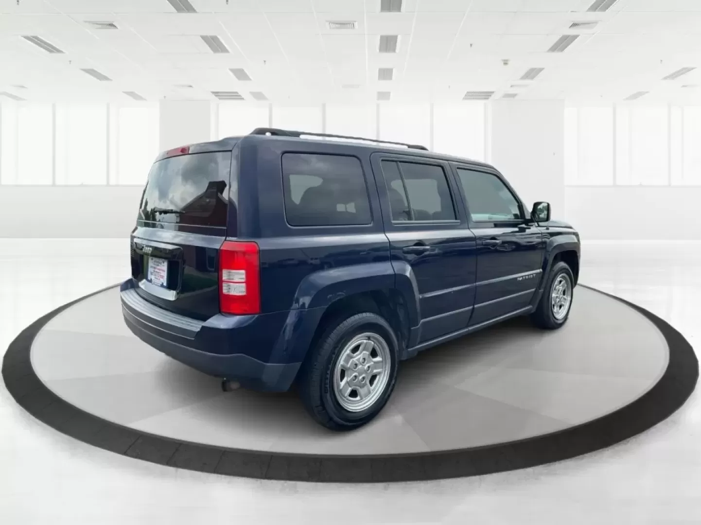 2015 Jeep Patriot Sport 2WD (1C4NJPBAXFD) with an 2.0L L4 DOHC 16V engine, located at 8750 N County Rd 25A, Piqua, OH, 45356, (937) 908-9800, 40.164391, -84.232513 - Explore the open road with confidence in this versatile 2015 Jeep Patriot Sport, available exclusively at Advantage Car and Credit, located at 1184 Kauffman Ave, Fairborn, OH 45324. Whether you're steering the family to soccer practice, heading out for a weekend adventure, or navigating your daily c - Photo#2