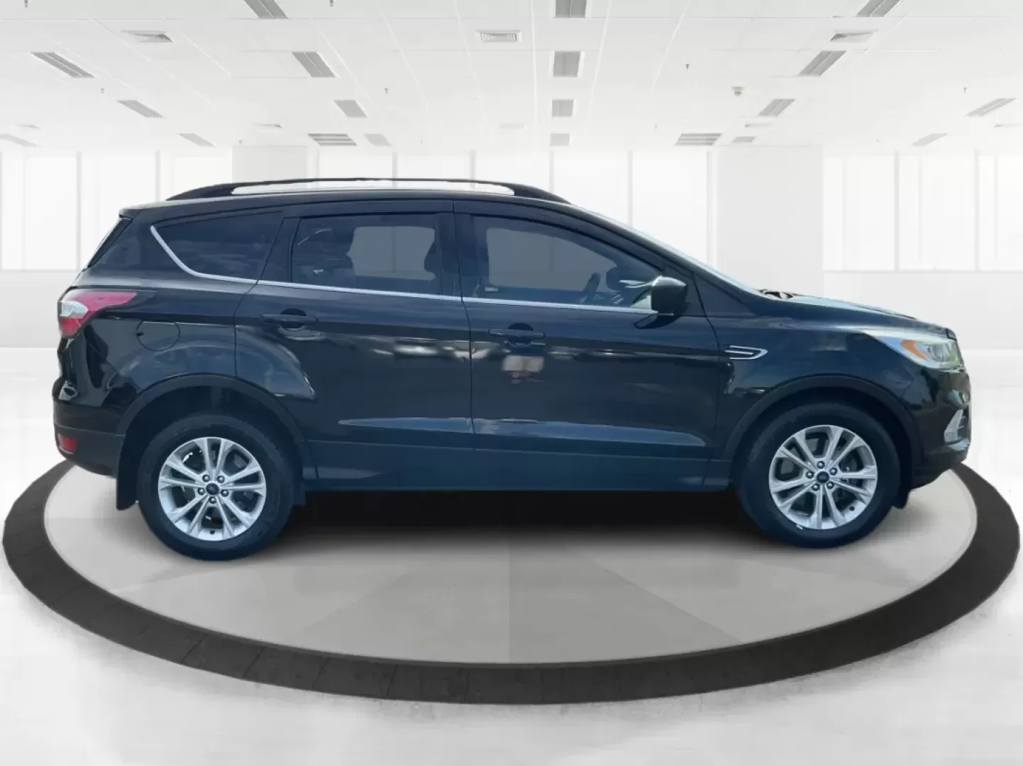 2017 Ford Escape SE (1FMCU9G9XHU) with an Other engine, located at 401 Woodman Dr, Riverside, OH, 45431, (937) 908-9800, 39.760899, -84.123421 - Are you ready to elevate your daily commute or embark on weekend adventures with family and friends? Introducing the 2017 Ford Escape SE, a versatile SUV that combines style, comfort, and functionality for those who demand more from their vehicle. Perfect for budget-conscious buyers or anyone seekin - Photo#1