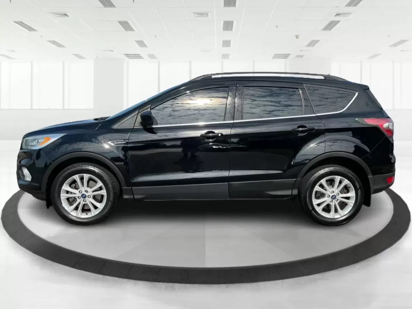 2017 Ford Escape SE (1FMCU9G9XHU) with an Other engine, located at 401 Woodman Dr, Riverside, OH, 45431, (937) 908-9800, 39.760899, -84.123421 - Are you ready to elevate your daily commute or embark on weekend adventures with family and friends? Introducing the 2017 Ford Escape SE, a versatile SUV that combines style, comfort, and functionality for those who demand more from their vehicle. Perfect for budget-conscious buyers or anyone seekin - Photo#5